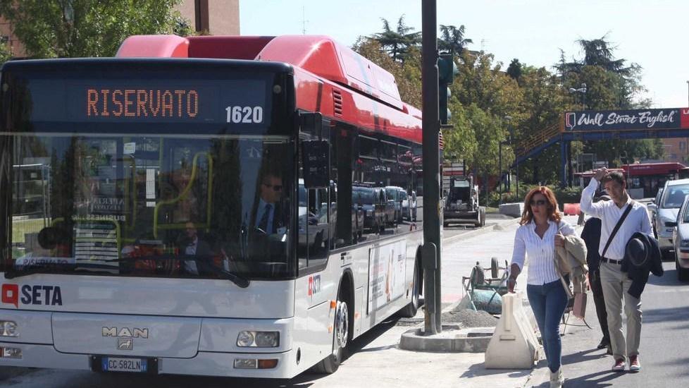 Duecentomila euro per le fermate a scuola