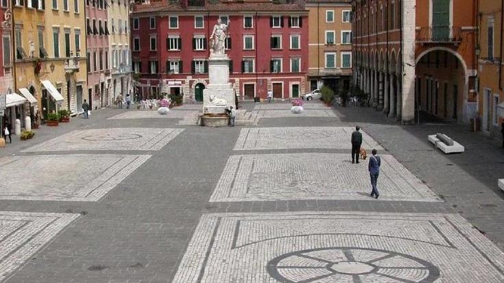 Carrara, la protesta contro le tariffe della Ztl: "Vanno abbassate"