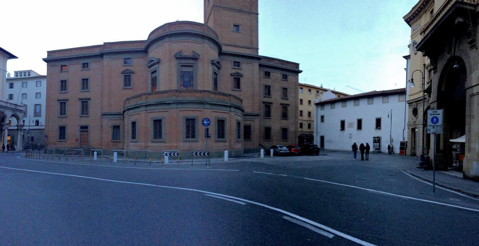 Dietro al duomo di Livorno una nuova stazione taxi
