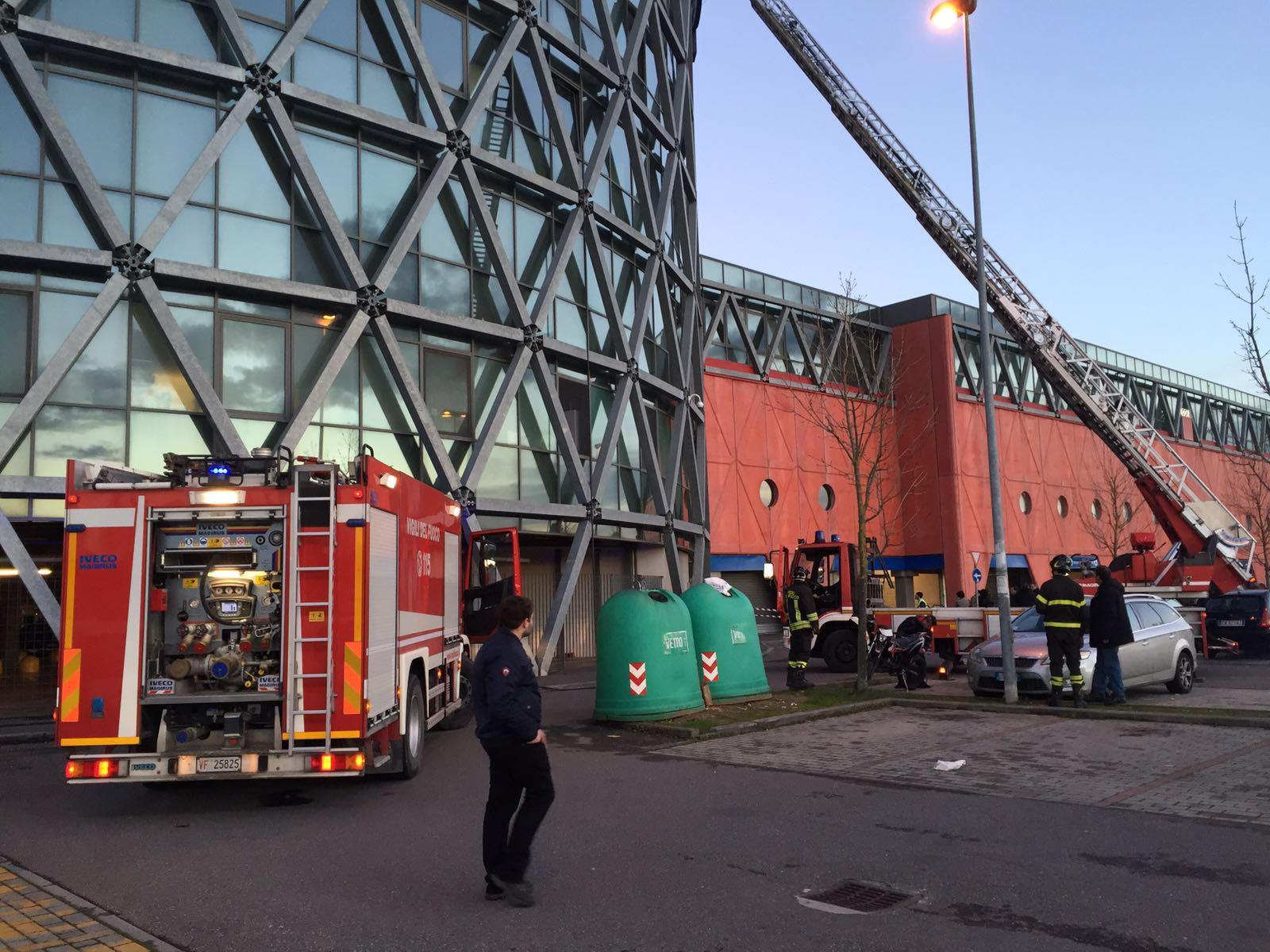 L'intervento dei vigili del fuoco (Foto Agenzia Carlo Sestini)