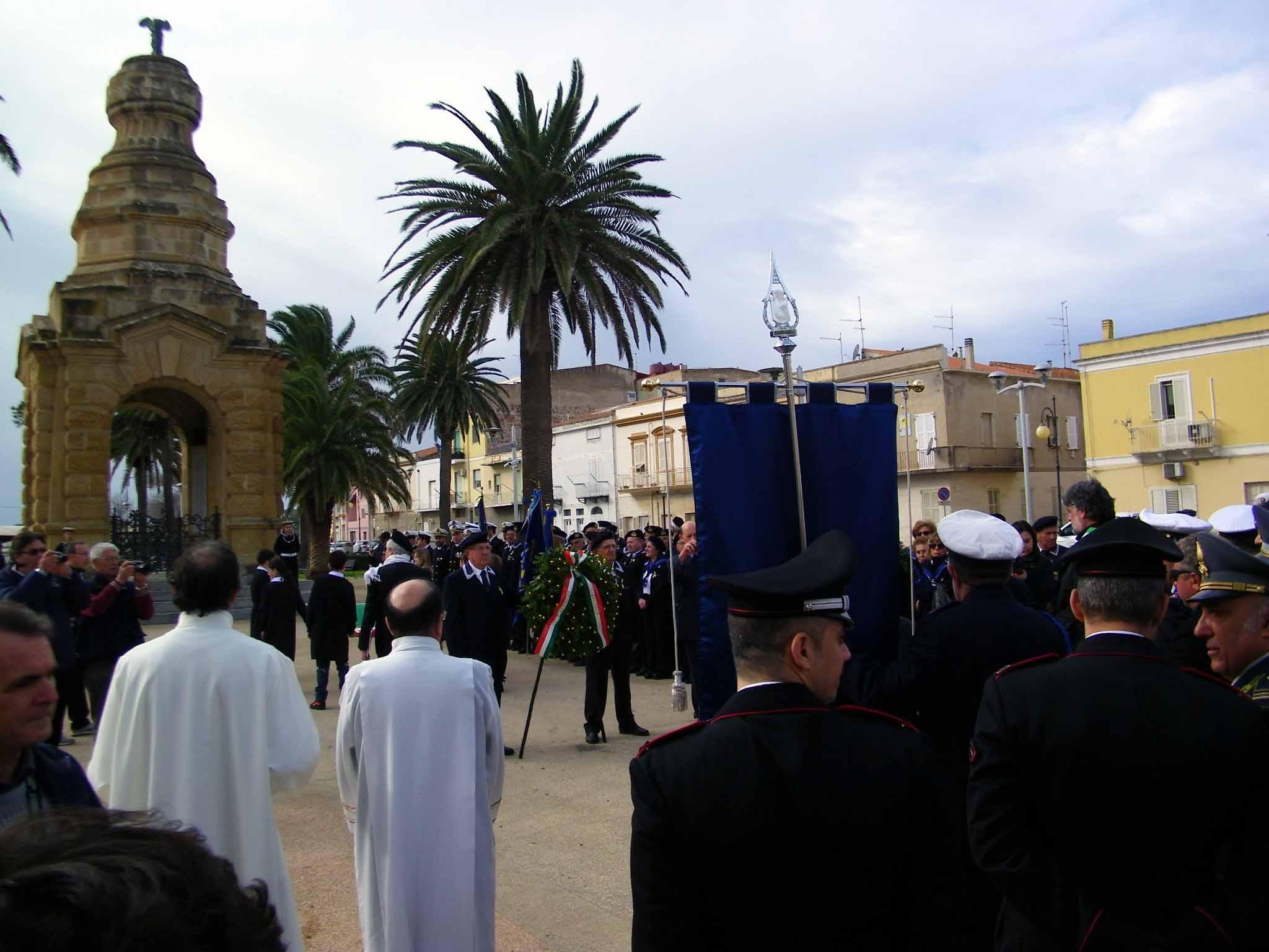 La cerimonia per caduti della nave Roma