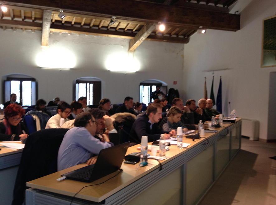 Riunire la commissione sui servizi sociali