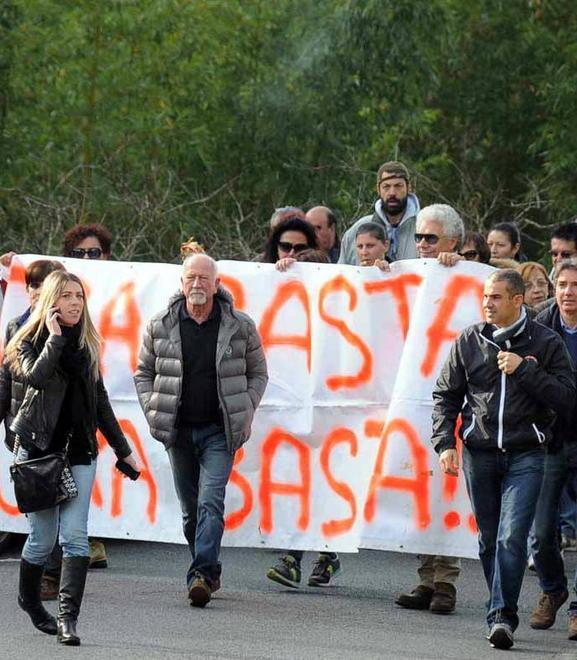 Albianesi in strada per il caso dei presunti abusi