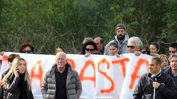 Albianesi in strada per il caso dei presunti abusi