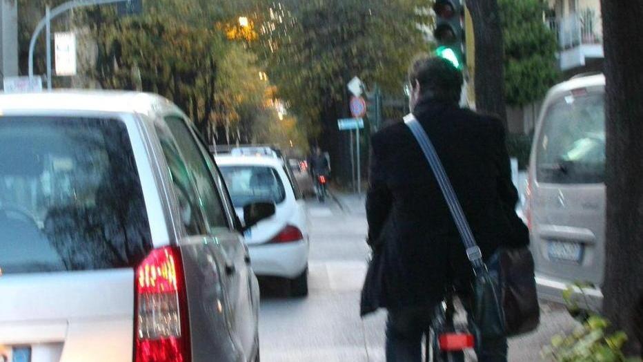 Il parcheggio senza leggi sul viale Mameli
