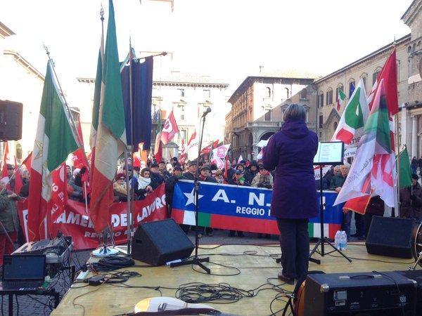 Reggio Emilia, destra e sinistra in piazza l'una contro l'altra 