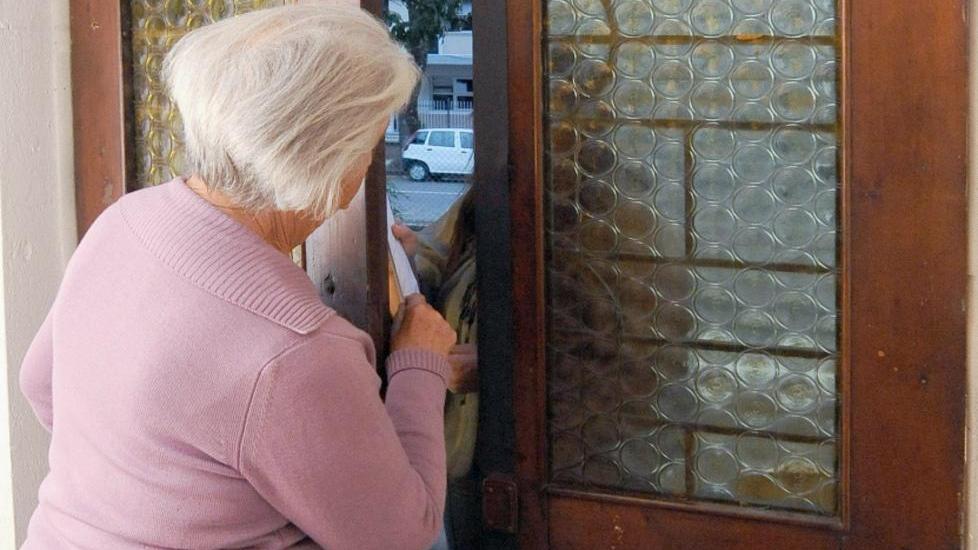 Reggio Emilia, falso avvocato truffa una 80enne