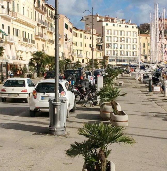 Anche in darsena la sosta selvaggia 