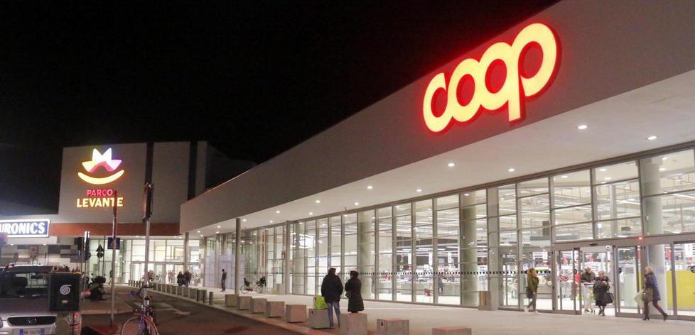 Disturbano i clienti Coop: quattro rom allontanati