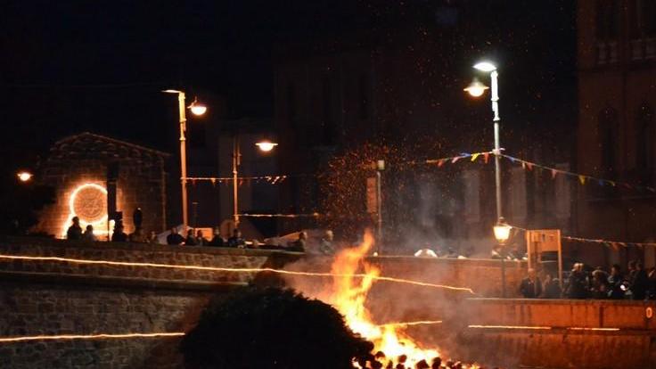 Quei giri intorno al falò, un voto per Sant’Antonio