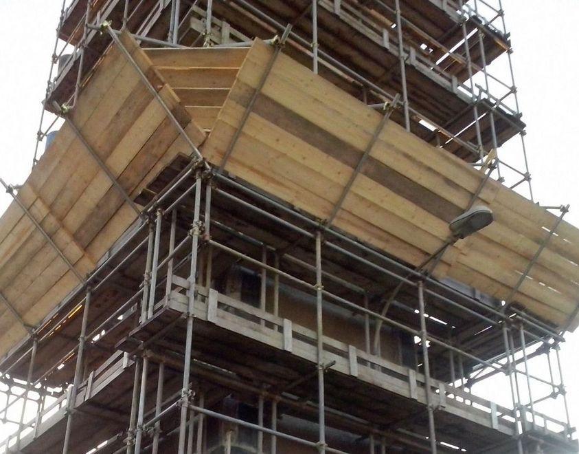 Tornano gli operai sul campanile di Reno 