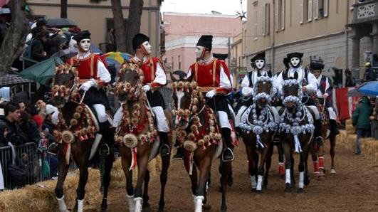 La sfilata dei cavalieri della Sartiglia