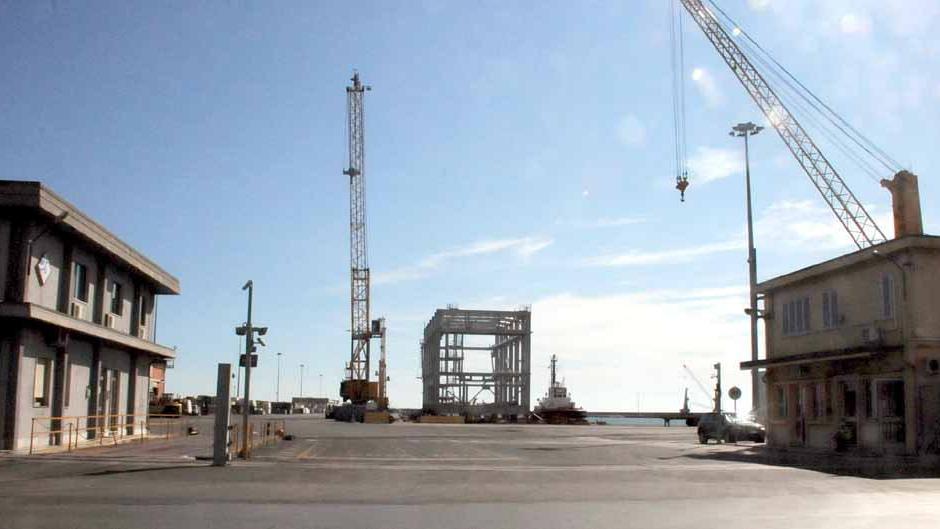 Soldi a singhiozzo per il water front