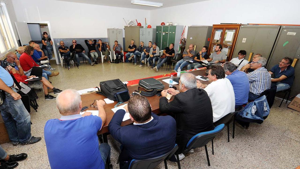 Una riunione del consiglio di fabbrica (foto Paolo Barlettani)