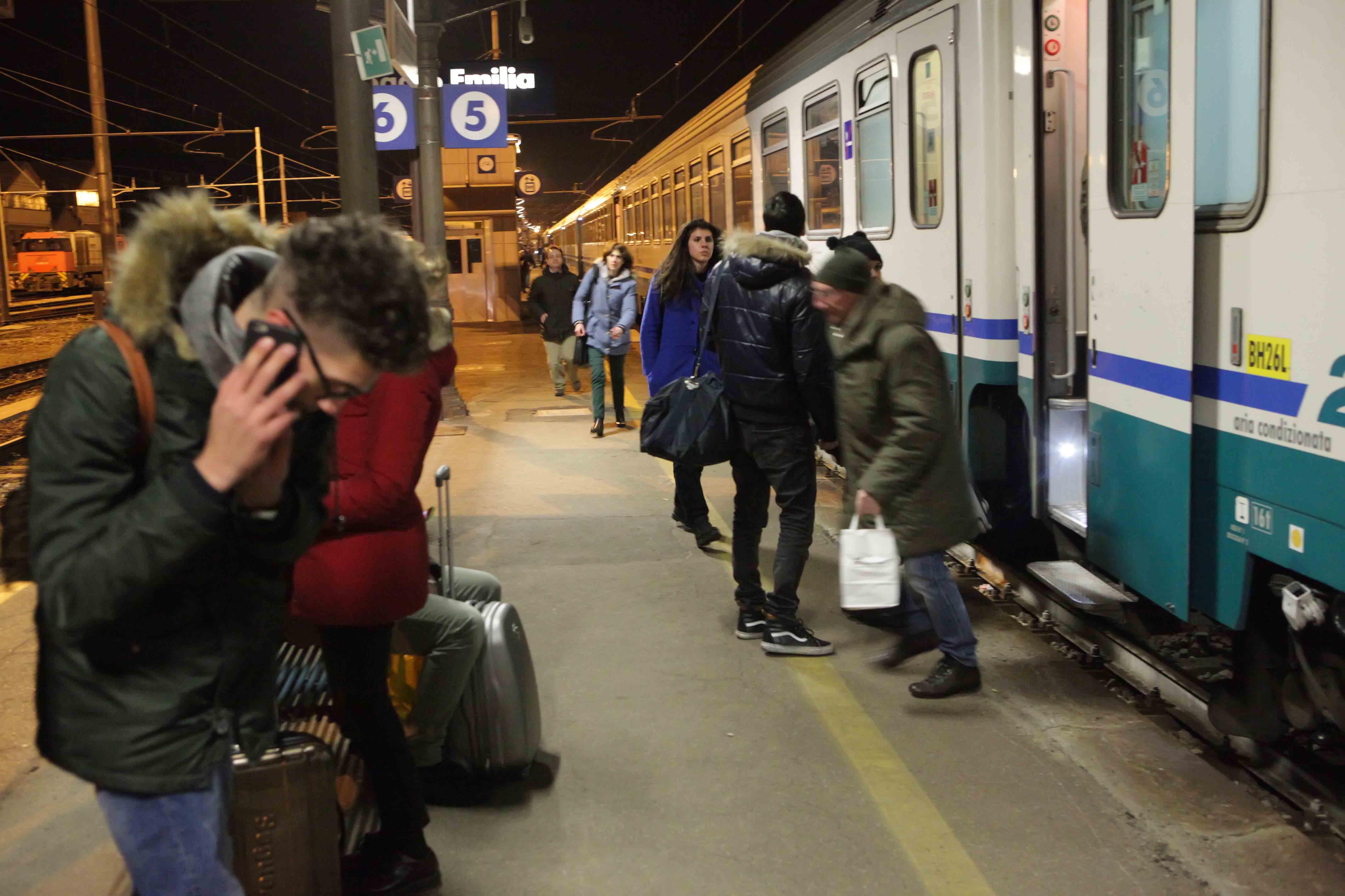 Intercity fermo per un guasto, passeggeri bloccati 4 ore