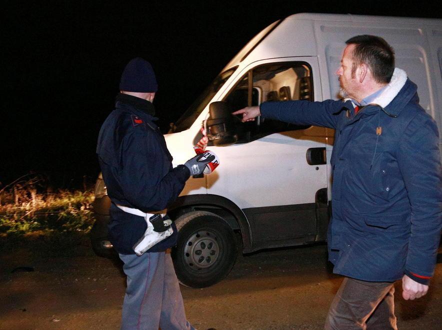 Caccia alle auto dei banditi 