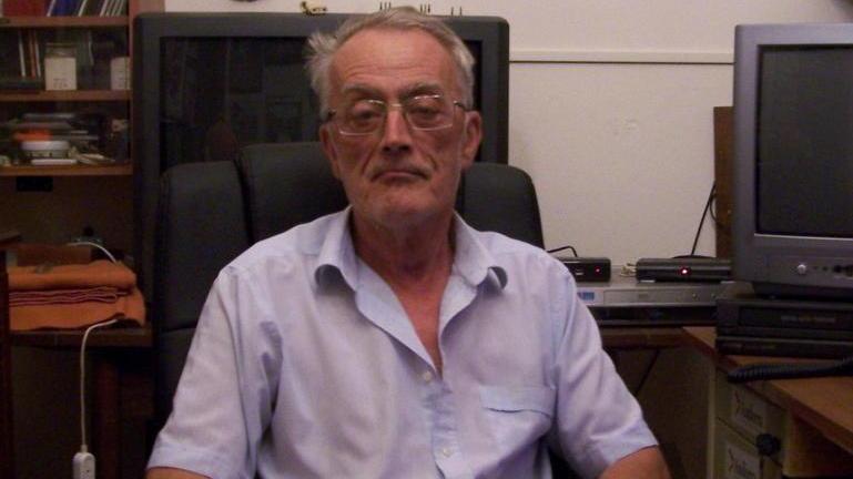 Sosta selvaggia in via Sottili e un disabile rischia la vita
