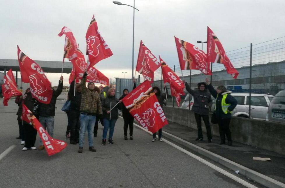 «Ritirate i licenziamenti o blocchiamo tutto» 