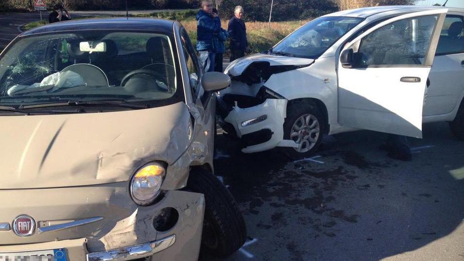 Un altro scontro tra auto all’incrocio con via Siberia