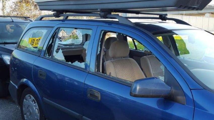 Riparate le auto prese a martellate