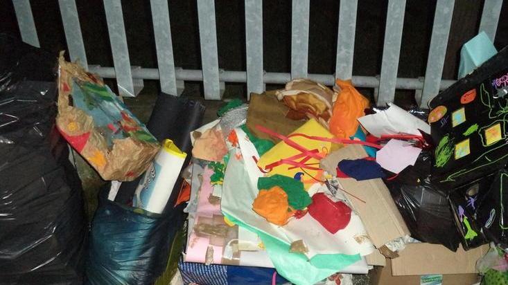 Santini: i lavori dei bimbi nella spazzatura