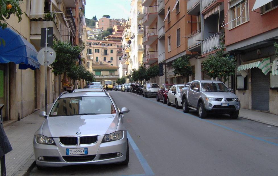 Il Pd solidale con i commercianti «I posti auto non vanno tolti»