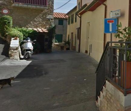 Caldana, la strada fai-da-te diventa un caso politico 