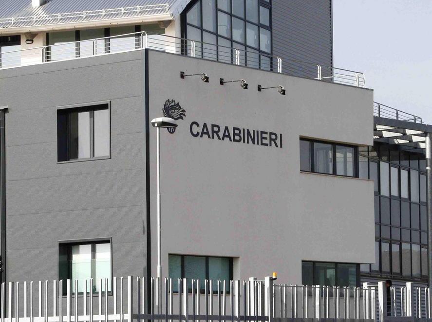 Trovato con coltelli e droga dai carabinieri a S. Agostino