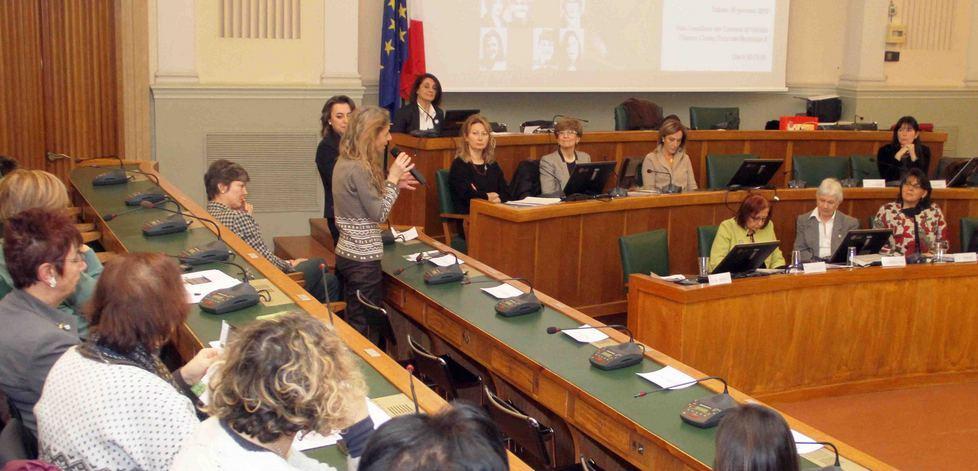 Le donne medico a confronto Vicino il sorpasso sui maschi