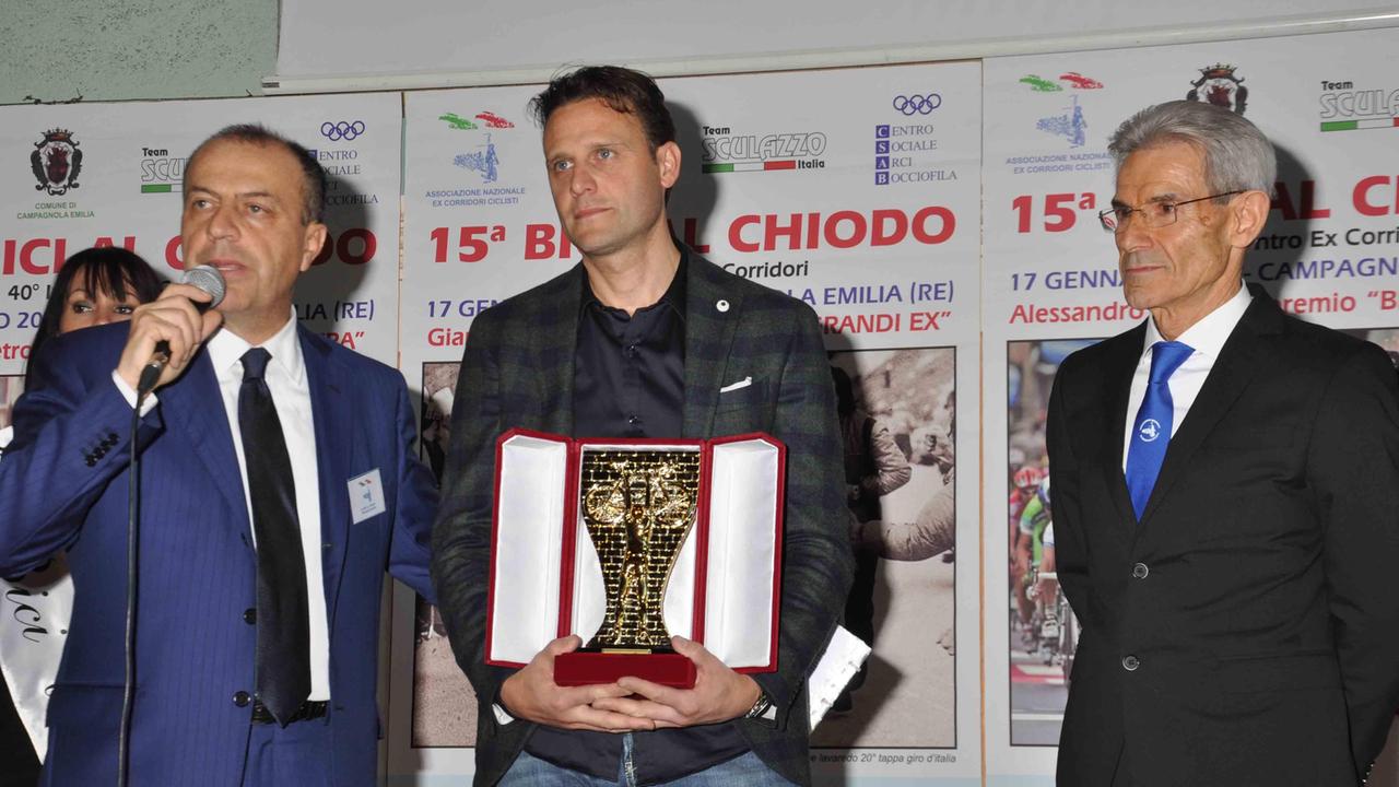 Petacchi appende la "Bici al chiodo" e viene premiato
