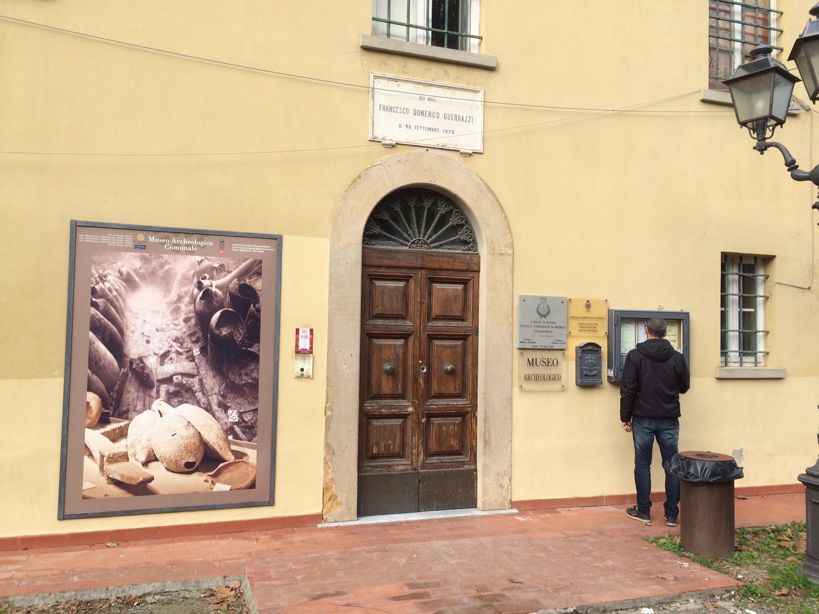 L'ingresso del museo archeologico di Cecina