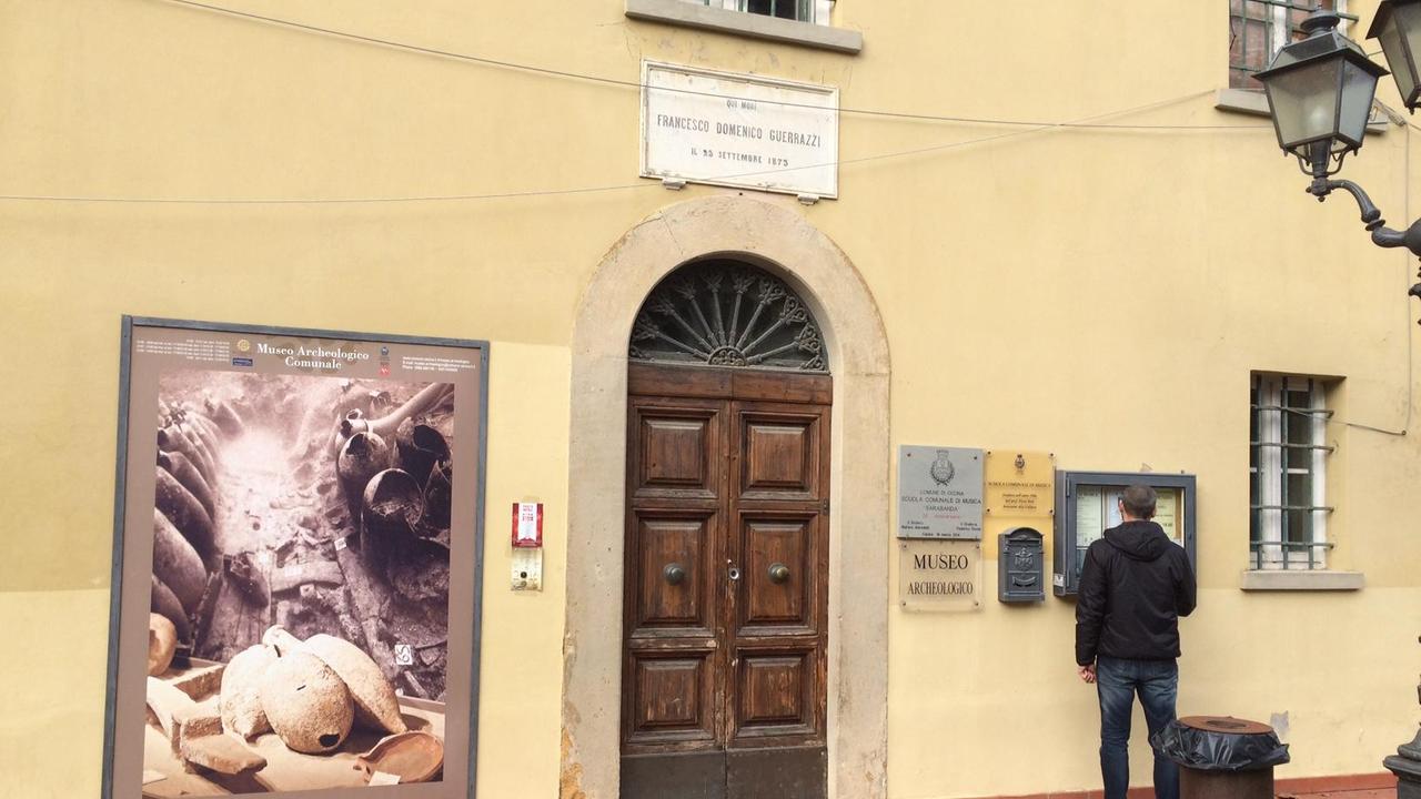 L'ingresso del museo archeologico di Cecina