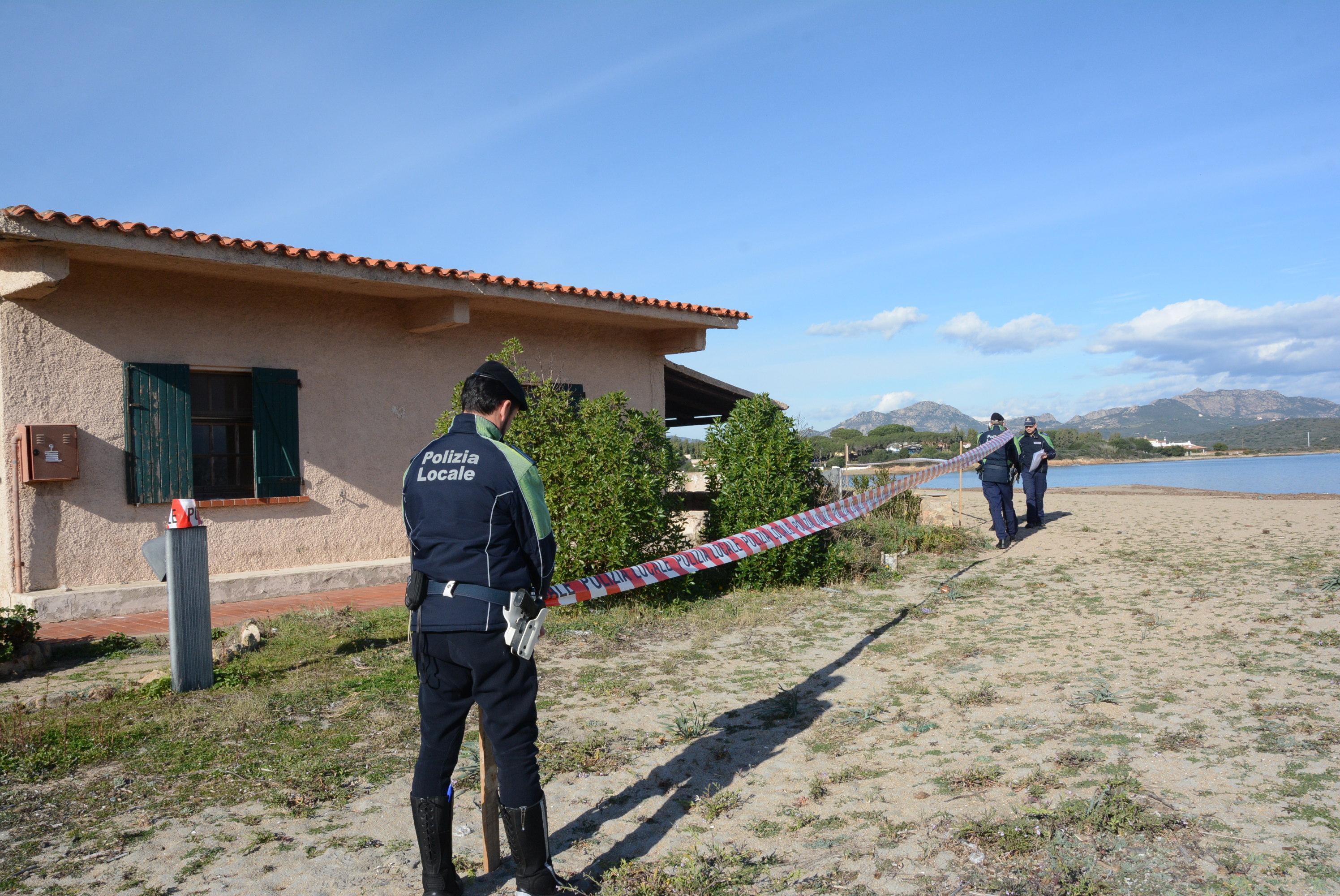 La polizia locale mette i sigilli al vecchio hotel Baia del sole