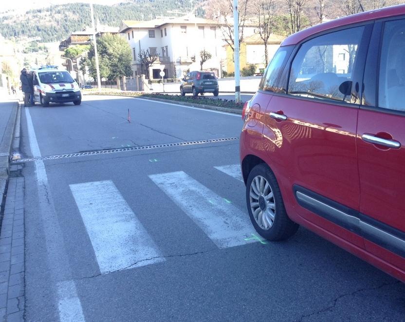 Donna investita sulle strisce