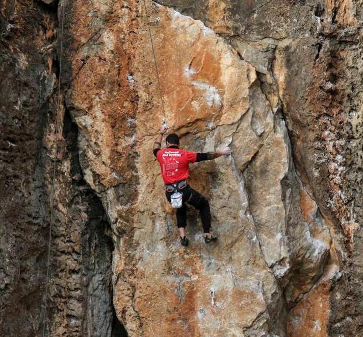 Colpito da un masso prima dell’arrampicata 