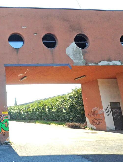 Fiamme all’alba nell’ex macello pubblico 