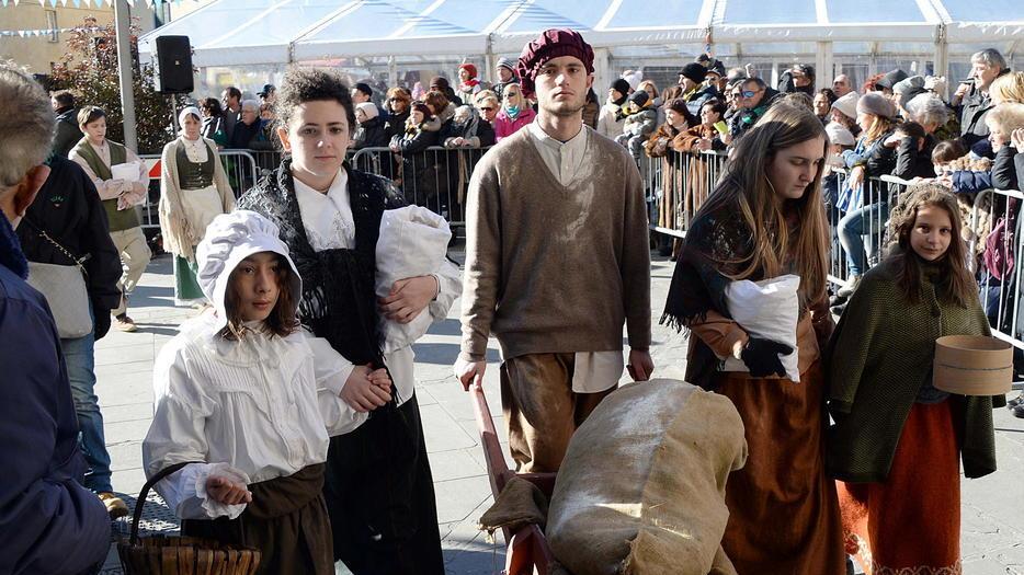 La magia del passato rivive grazie a centinaia di figuranti