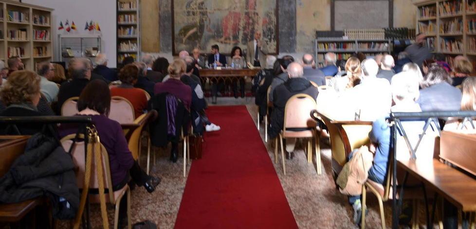 Folla al debutto della rivista dell’Istituto Storico di Bagni