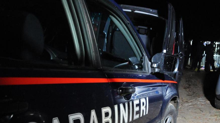 Forzano un posto di blocco, denunciati tre sassaresi