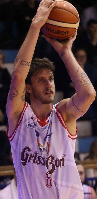 Achille Polonara prolunga il contratto 