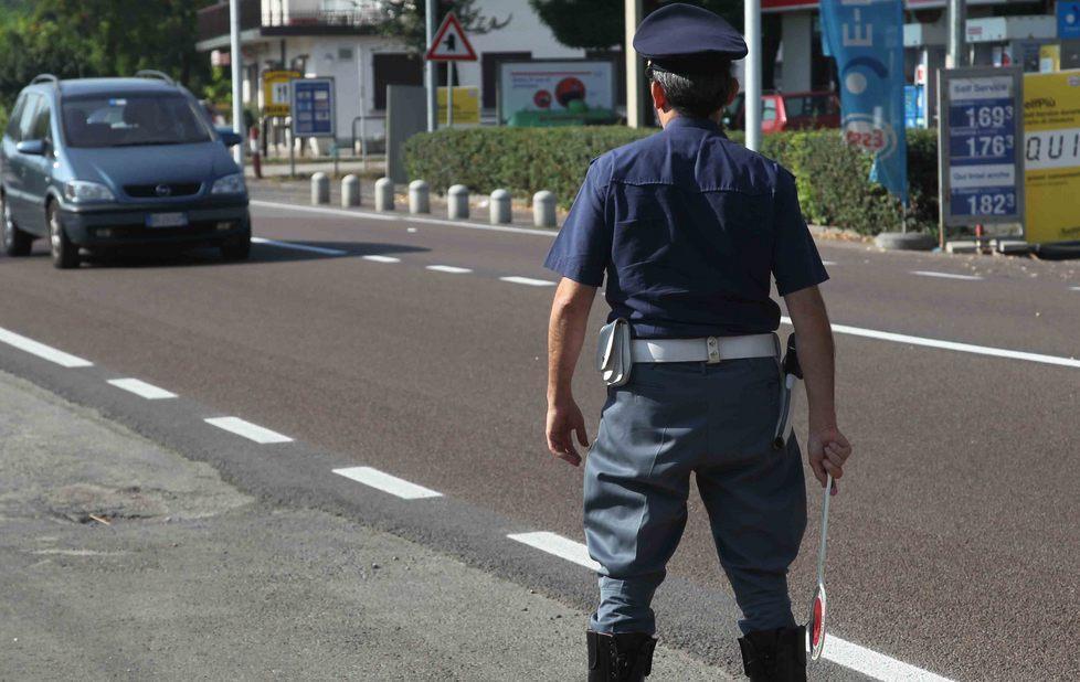 Guidare con il cellulare causa il 20% degli incidenti 