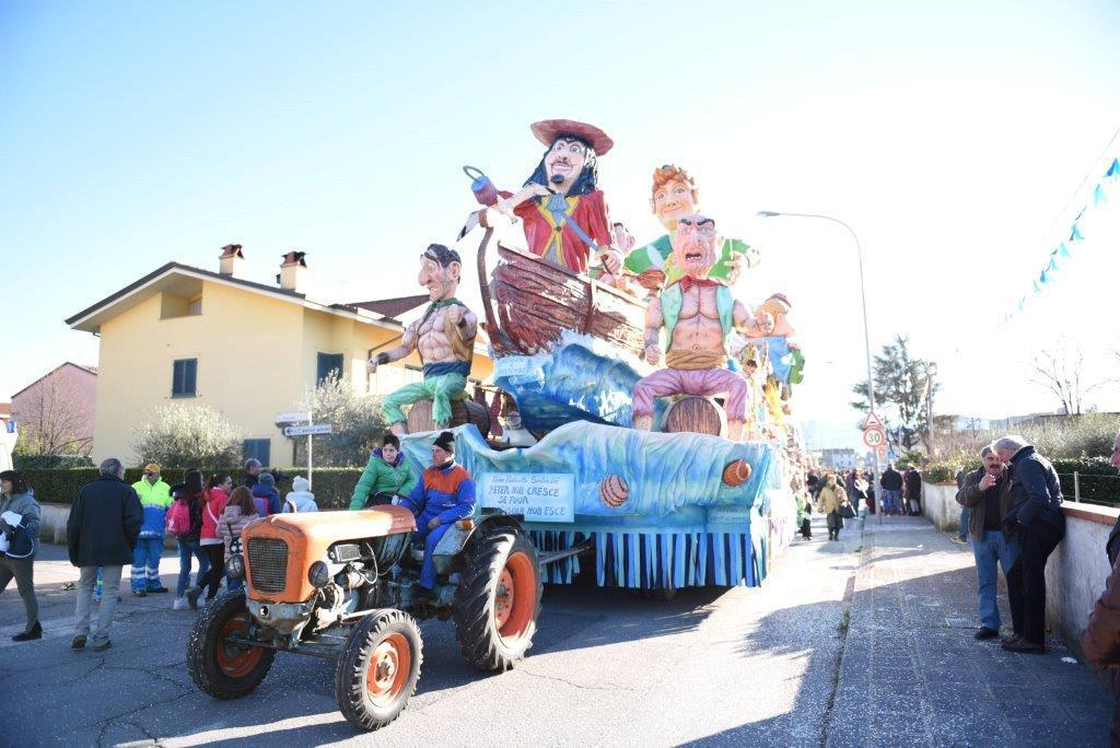 Migliaia alla prima del CarnevalMarlia 