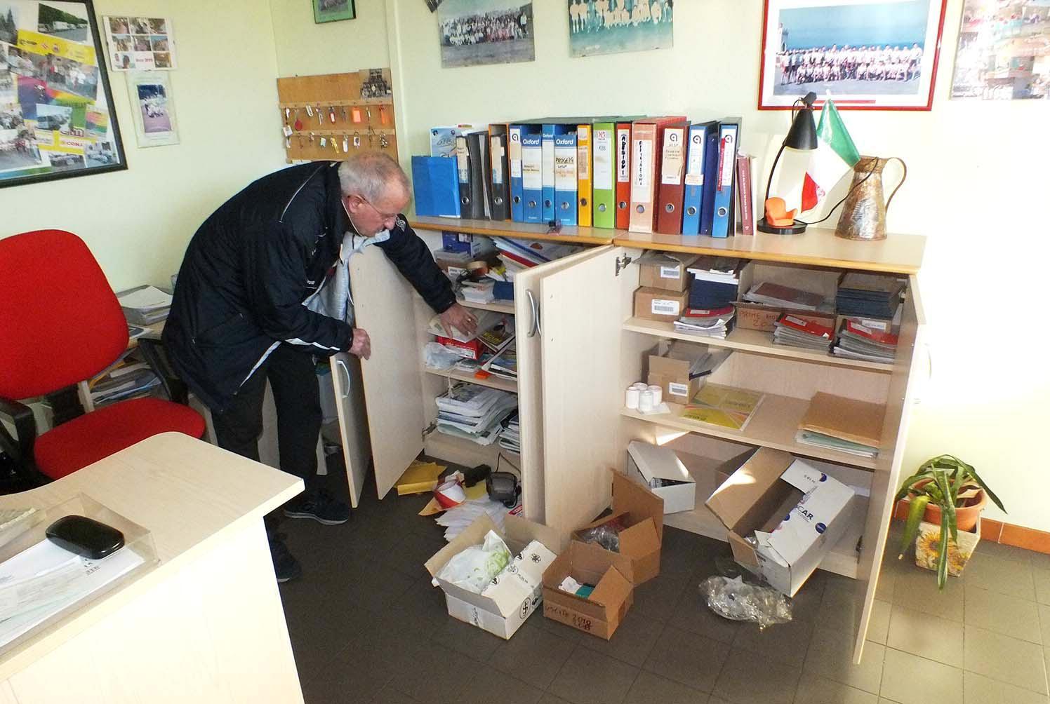 Ladri in azione alla palestra Uisp del Perticale (foto Paolo Barlettani)
