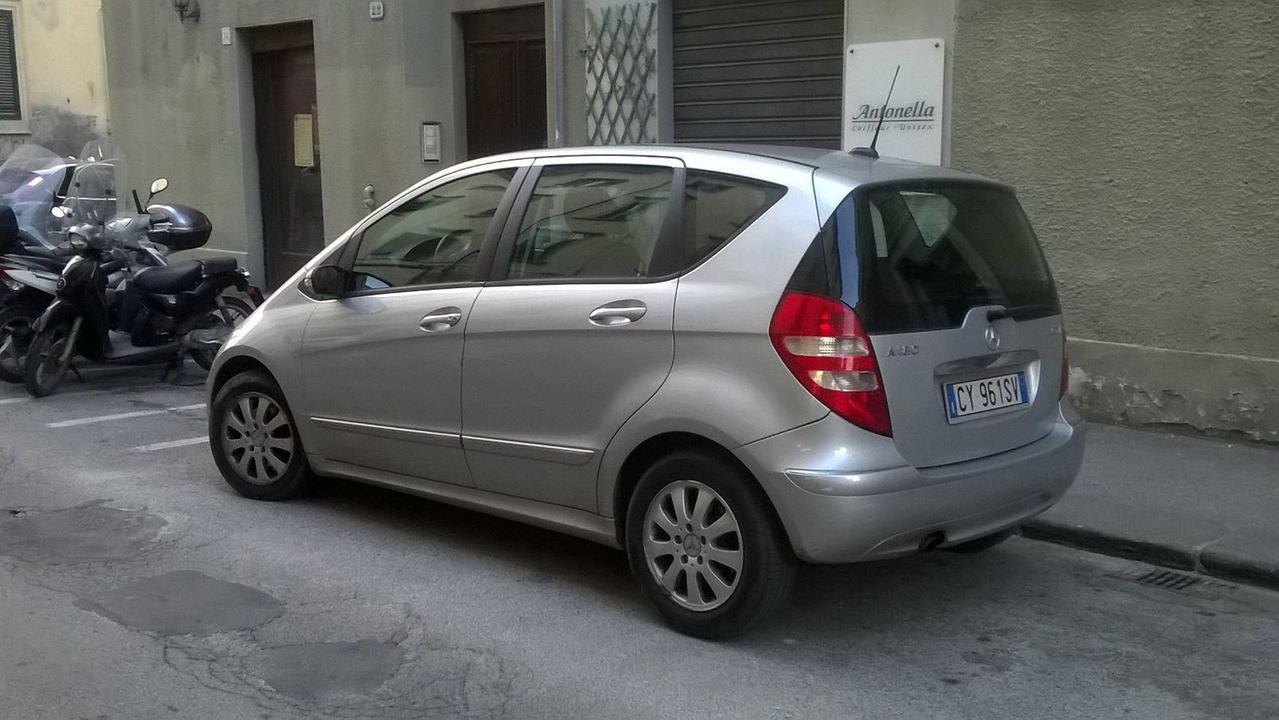 L'auto da cui è stata rubata la laurea dell'ex preside del Vespucci