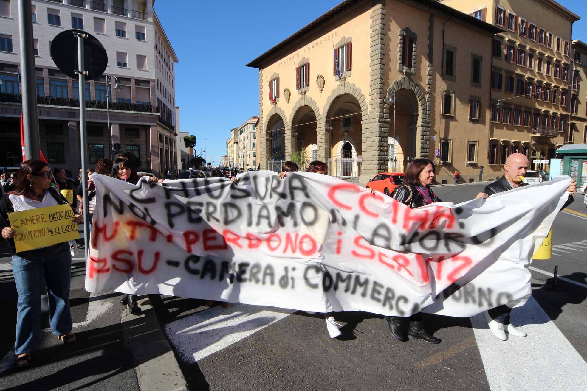 Una protesta dei lavoratori della Camera di Commercio (foto di archivio)