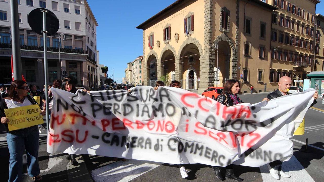Una protesta dei lavoratori della Camera di Commercio (foto di archivio)