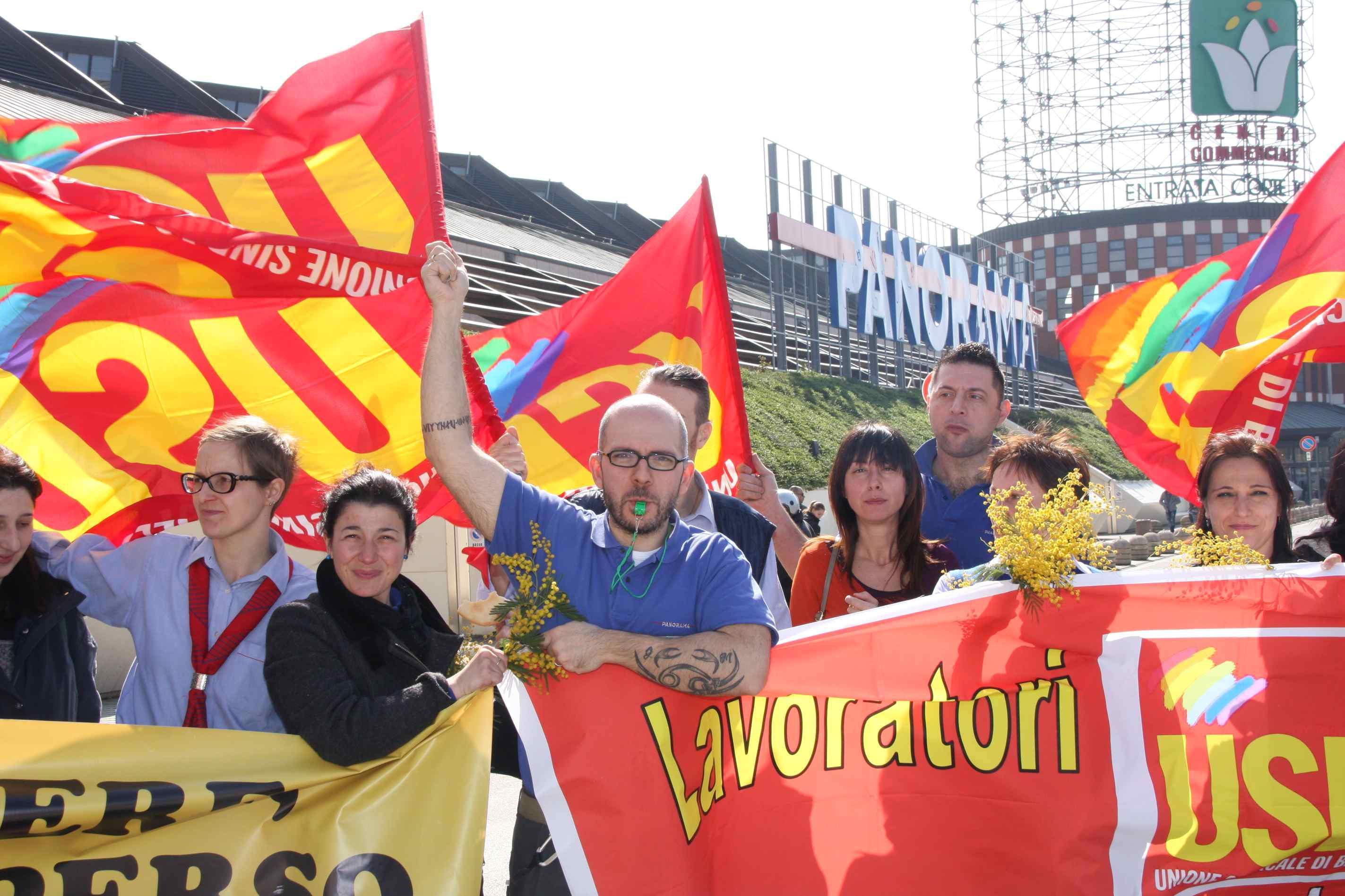 Una protesta dei dipendenti di Panorama ai Gigli (archivio)
