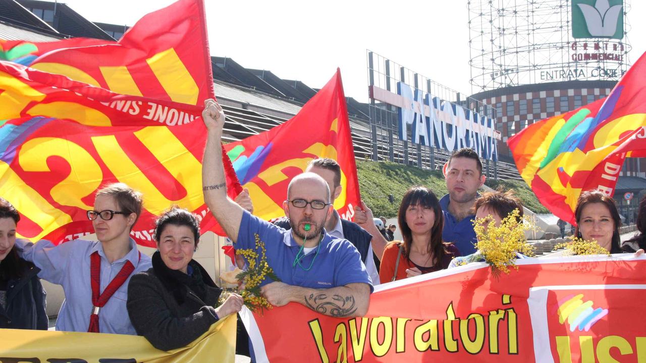 Una protesta dei dipendenti di Panorama ai Gigli (archivio)