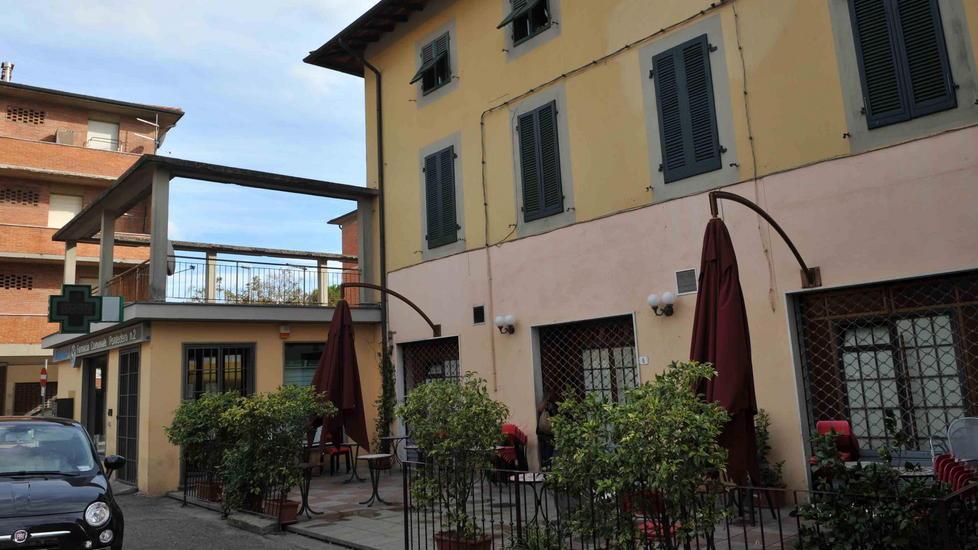 Ubriaco crea scompiglio al pub «Lo avevamo già allontanato» 