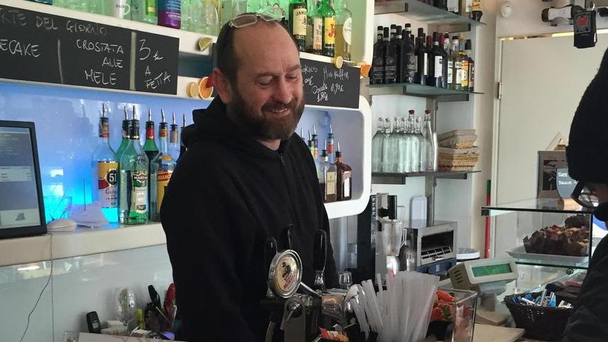 Sfondano la porta e svaligiano il Keith cafè